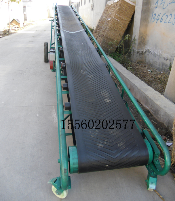移動(dòng)傾斜式皮帶輸送機(jī)運(yùn)費(fèi)貨物過程